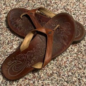 Olukai leather flip flops size 9